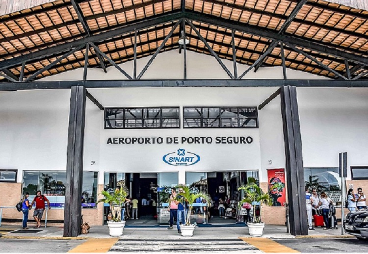 Aeroporto de Porto Seguro tem pista interditada após estouro de pneu durante pouso de avião Aeroporto de Porto Seguro tem pista interditada após estouro de pneu durante pouso de avião