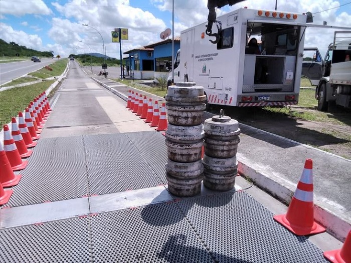 Novas balanças de pesagem vão reforçar a segurança viária em Teixeira de Freitas e outras cidades Novas balanças de pesagem vão reforçar a segurança viária em Teixeira de Freitas e outras cidades