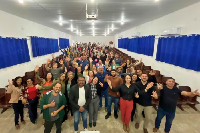Teixeira de Freitas abre processo seletivo para diretores e vice-diretores da rede municipal; confira Teixeira de Freitas abre processo seletivo para diretores e vice-diretores da rede municipal; confira