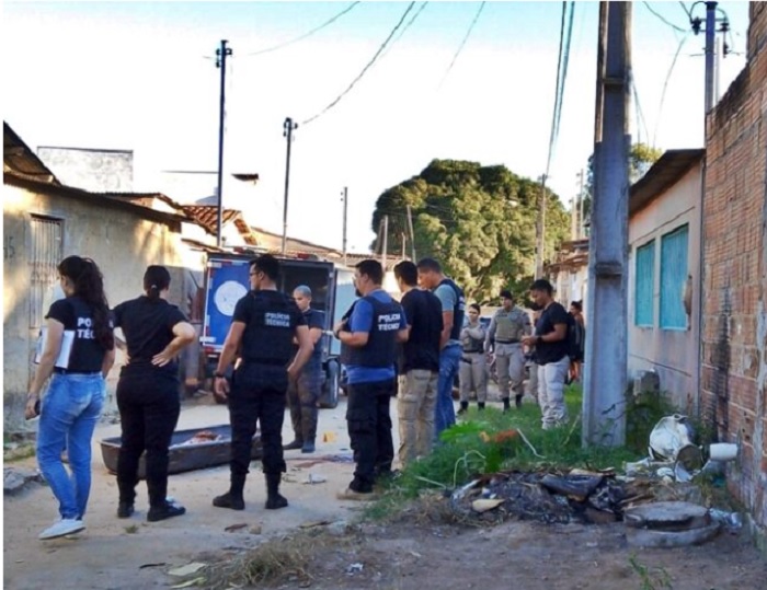 Teixeira de Freitas registra dois homicídios em sequência no mesmo bairro Teixeira de Freitas registra dois homicídios em sequência no mesmo bairro