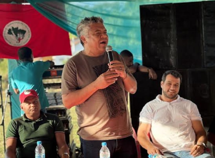 Entregas de equipamentos agrícolas marcam aniversário de assentamento em Itamaraju Entregas de equipamentos agrícolas marcam aniversário de assentamento em Itamaraju