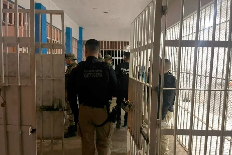 Quatro detentos fogem do Conjunto Penal de Teixeira de Freitas em ação audaciosa Quatro detentos fogem do Conjunto Penal de Teixeira de Freitas em ação audaciosa
