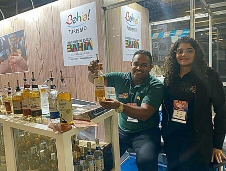 Cachaça produzida na Costa das Baleias se destaca na rota dos engenhos na Expocachaça