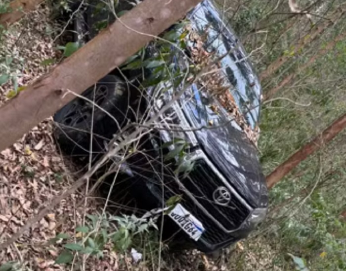 Caminhonete de casal morto é encontrada escondida em matagal de Teixeira de Freitas Caminhonete de casal morto é encontrada escondida em matagal de Teixeira de Freitas
