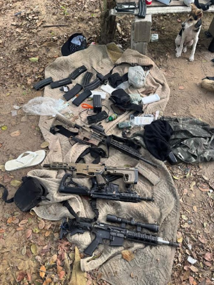Confronto em Porto Seguro deixa três mortos e PM apreende quatro fuzis e granada 1 Confronto em Porto Seguro deixa três mortos e PM apreende quatro fuzis e granada