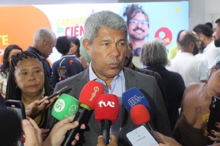 Jerônimo celebra aprovação da isenção do Imposto de Renda e fala em justiça tributária