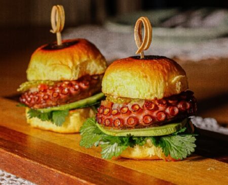 Arraial d’Ajuda celebra a gastronomia local com criatividade e valorização de produtores