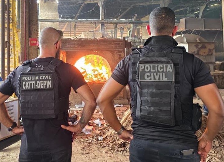 Polícia Civil destrói mais de 350 quilos de drogas apreendidas em Eunápolis Polícia Civil destrói mais de 350 quilos de drogas apreendidas em Eunápolis