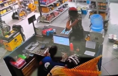 Loja é alvo de assalto a poucos metros da delegacia em Itamaraju