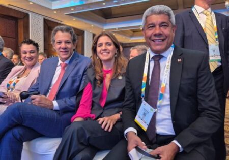 Jerônimo firma acordo na Índia para produção de medicamentos contra o câncer na Bahia