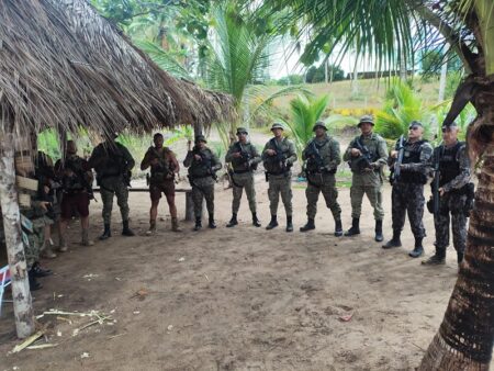 Suspeitos de atirar em turistas são detidos e vítimas são transferidas de helicóptero em Prado