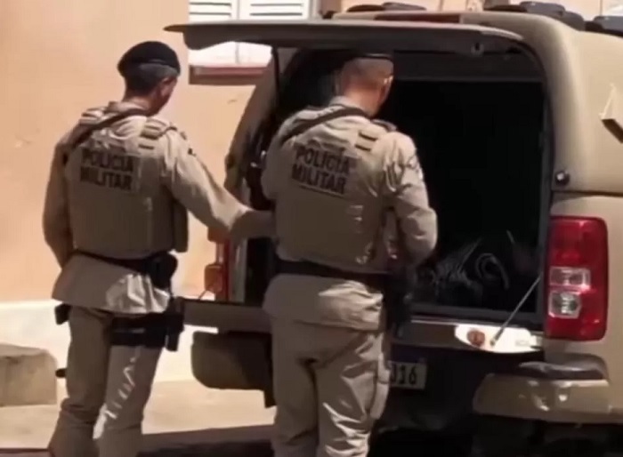 PM frustra execução e resgata homem mantido em cárcere privado em Eunápolis PM frustra execução e resgata homem mantido em cárcere privado em Eunápolis
