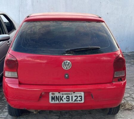 PM localiza carro roubado em garagem e prende homem em Teixeira de Freitas