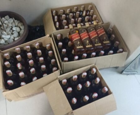 PRF flagra 90 garrafas de whisky possivelmente falsificadas em Eunápolis