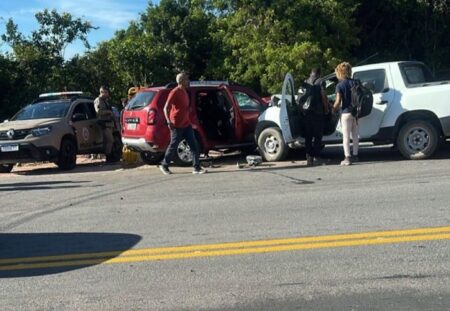 Dois mortos e uma mulher ferida em colisão no Anel Viário de Porto Seguro