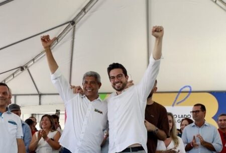 Mais um prefeito abandona base de ACM Neto e declara apoio a Jerônimo Rodrigues