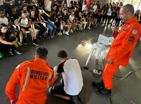 Alunos do Extremo Sul da Bahia recebem orientações sobre trânsito seguro em escolas