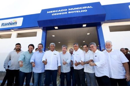 Jerônimo inicia agenda no interior com entregas e anúncios em Itanhém