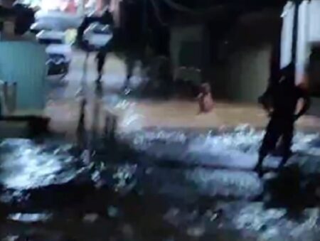 Fortes chuvas provocam alagamentos em distrito de Medeiros Neto