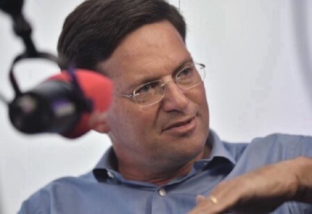 Roma diz que prisão domiciliar de Bolsonaro “reconhece o óbvio”