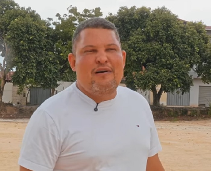 Jonatas Santos apresenta projeto de revitalização de campo no bairro Bonadiman Jonatas Santos apresenta projeto de revitalização de campo no bairro Bonadiman