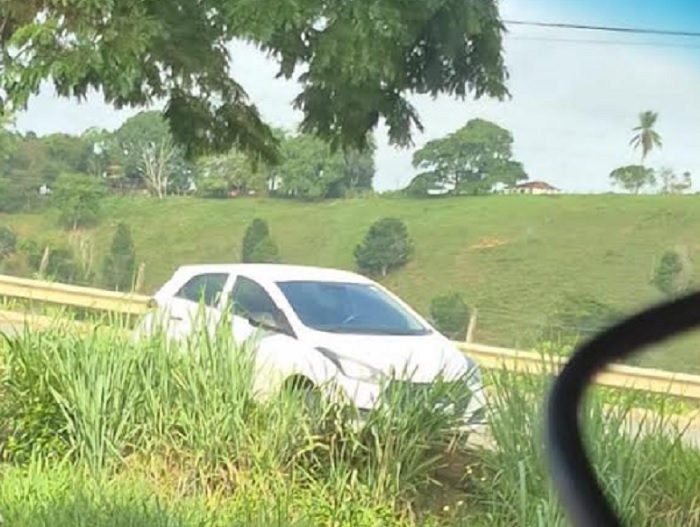 Veículo com restrição de roubo é recuperado pela PM após perseguição em Itamaraju Veículo com restrição de roubo é recuperado pela PM após perseguição em Itamaraju