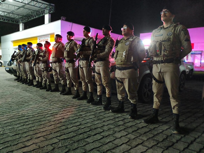 Balanço da PM aponta 21 prisões e apreensão de armas durante ações em Teixeira de Freitas Balanço da PM aponta 21 prisões e apreensão de armas durante ações em Teixeira de Freitas