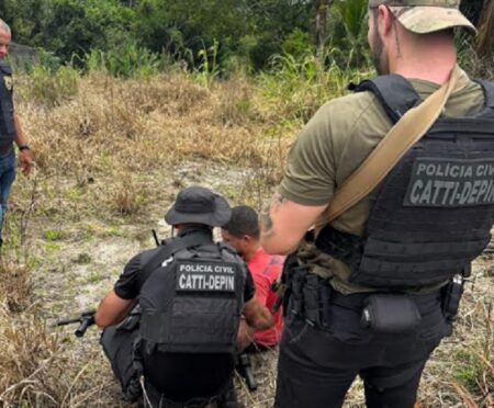 Motorista de aplicativo é resgatado após sequestro em área de mata em Eunápolis