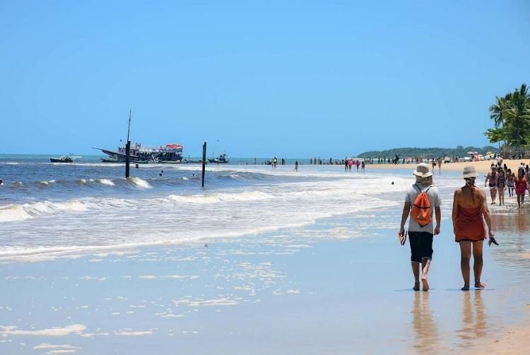 Porto Seguro registra 1 milhão de turistas e R$ 2,5 bilhões no verão 2026 Porto Seguro registra 1 milhão de turistas e R$ 2,5 bilhões no verão 2026
