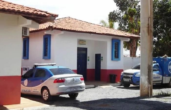 Jovem é morto a facadas e outro fica ferido após ataque em Itabatã Jovem é morto a facadas e outro fica ferido após ataque em Itabatã