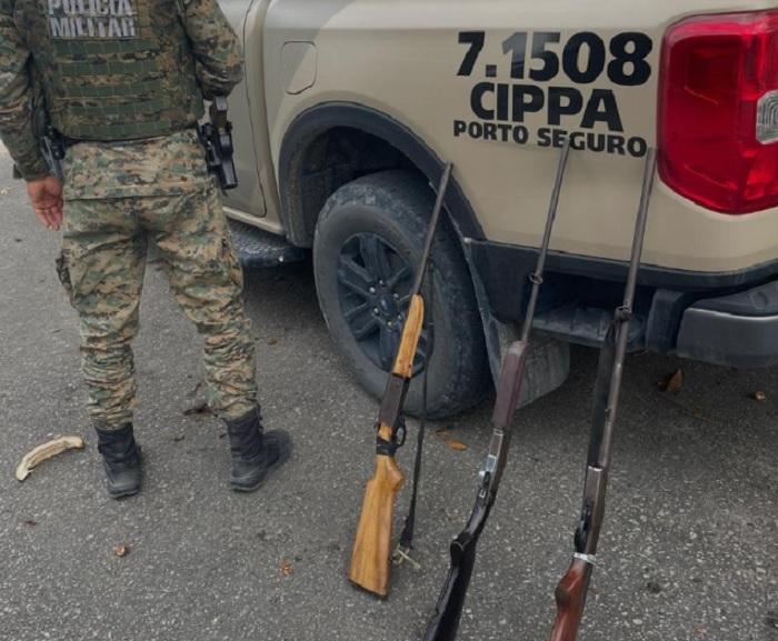 Armas de fogo são apreendidas em área de preservação em Eunápolis Armas de fogo são apreendidas em área de preservação em Eunápolis