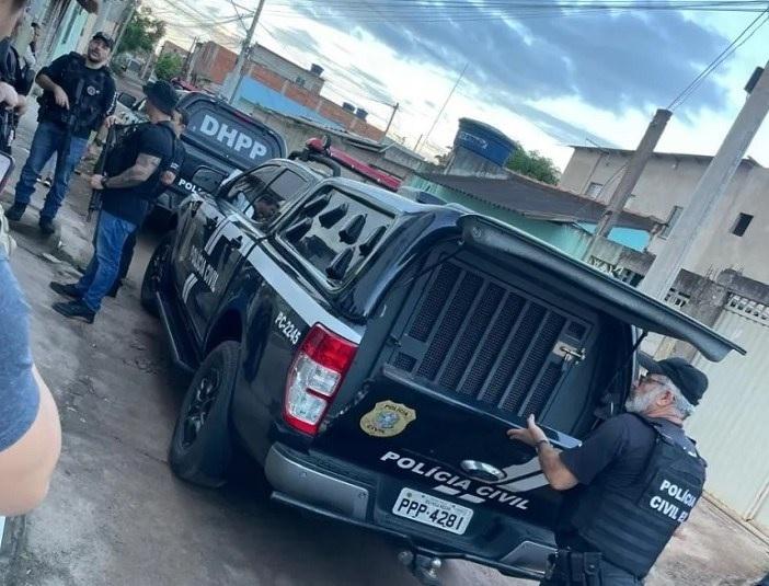 Mulher é presa suspeita de furtar dinheiro e bens da própria mãe em Porto Seguro Mulher é presa suspeita de furtar dinheiro e bens da própria mãe em Porto Seguro