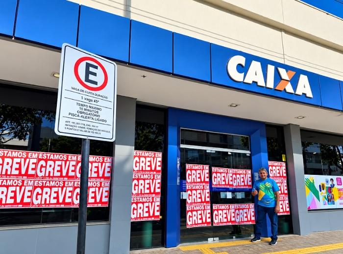 TST determina que 60% dos bancários da Caixa permaneçam trabalhando durante greve TST determina que 60% dos bancários da Caixa permaneçam trabalhando durante greve