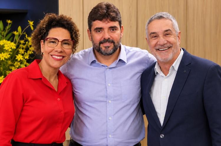 Vivaldo Góis destaca três secretários do Extremo Sul no governo Jerônimo Vivaldo Góis destaca três secretários do Extremo Sul no governo Jerônimo