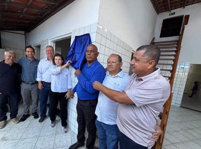 Fábrica de gelo com capacidade de 10 toneladas por dia é inaugurada em Mucuri Fábrica de gelo com capacidade de 10 toneladas por dia é inaugurada em Mucuri
